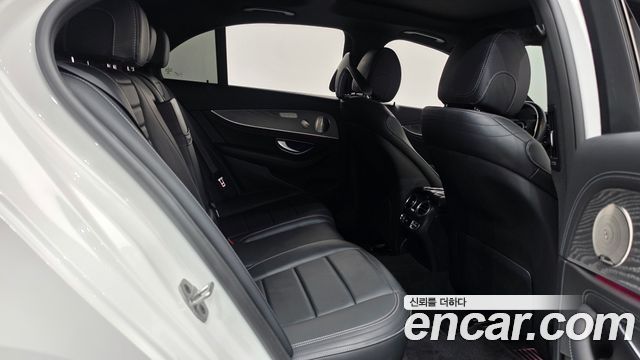 Mercedes-Benz E-Class 2021 — photo 12
