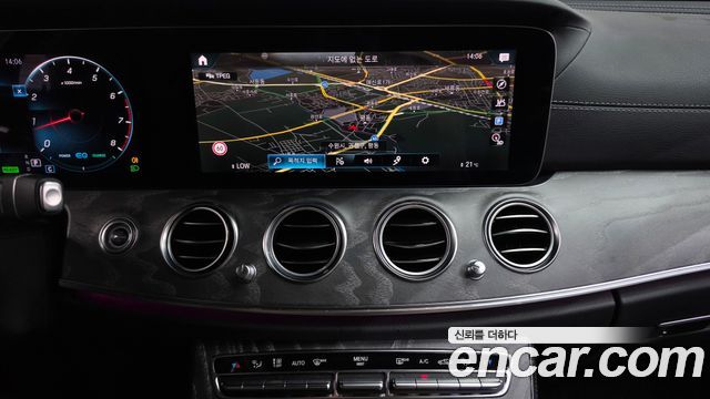 Mercedes-Benz E-Class 2021 — photo 14