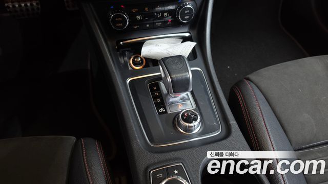 Mercedes-Benz A-Class 2018 — photo 12
