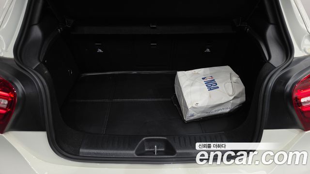 Mercedes-Benz A-Class 2018 — photo 24