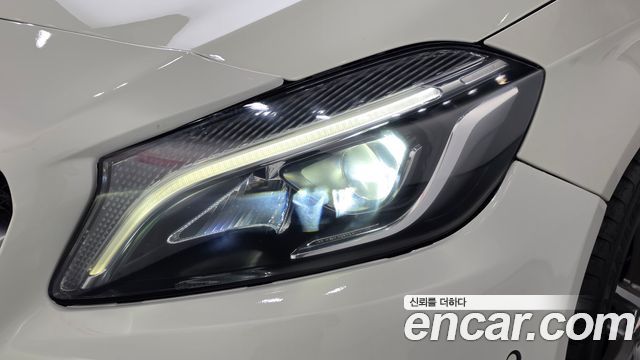 Mercedes-Benz A-Class 2018 — photo 8