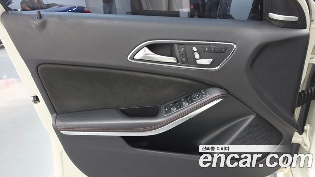 Mercedes-Benz A-Class 2018 — photo 14