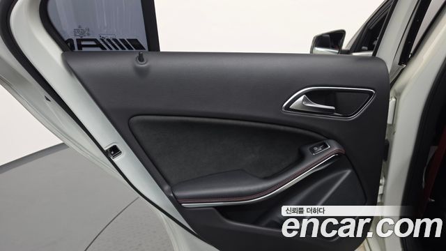 Mercedes-Benz A-Class 2018 — photo 15
