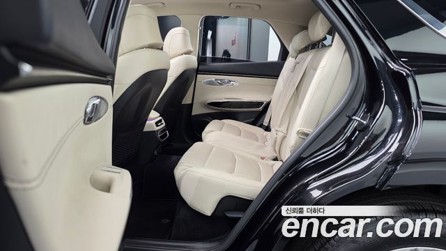 Genesis GV70 2022 — photo 18