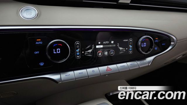 Genesis GV70 2022 — photo 24