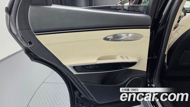 Genesis GV70 2022 — photo 15