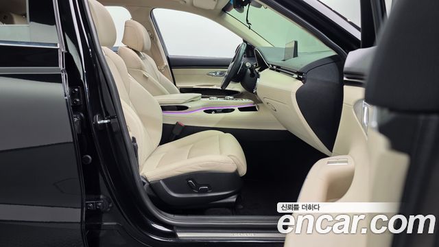 Genesis GV70 2022 — photo 16