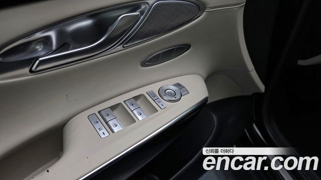 Genesis GV70 2022 — photo 32