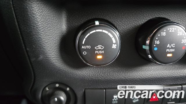 Jeep Wrangler 2014 — photo 18