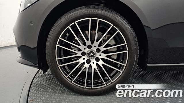 Mercedes-Benz C-Class 2023 — photo 5