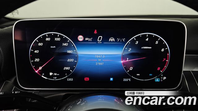 Mercedes-Benz C-Class 2023 — photo 11