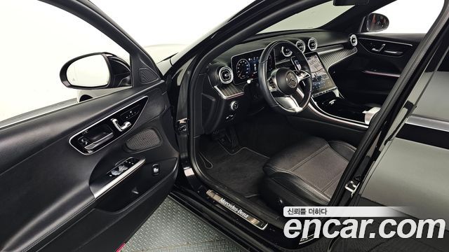 Mercedes-Benz C-Class 2023 — photo 13