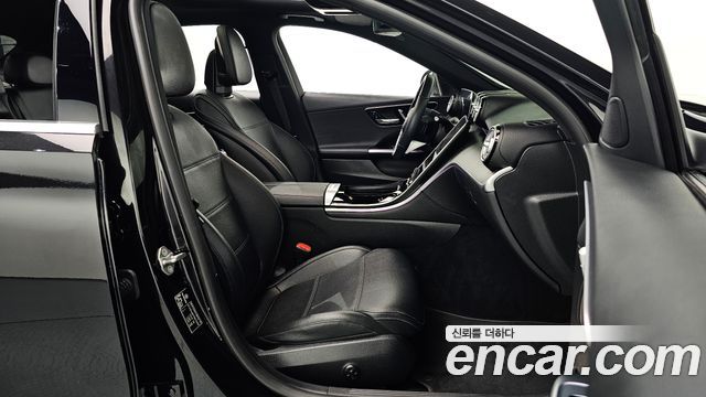 Mercedes-Benz C-Class 2023 — photo 17