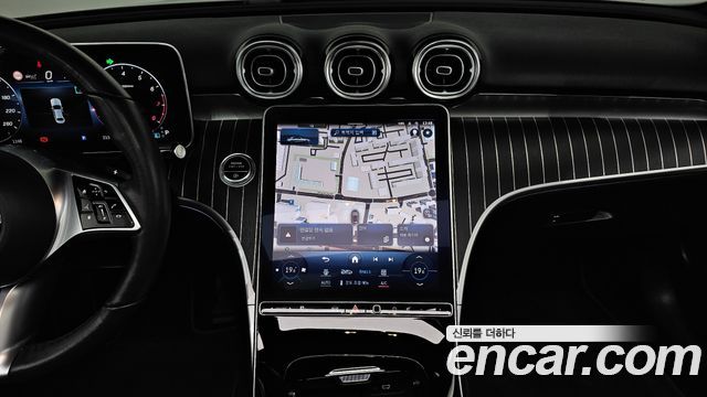 Mercedes-Benz C-Class 2023 — photo 20