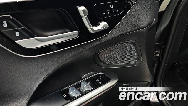 Mercedes-Benz C-Class 2023 — photo 24