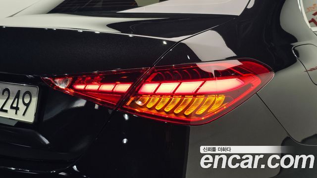 Mercedes-Benz C-Class 2023 — photo 9