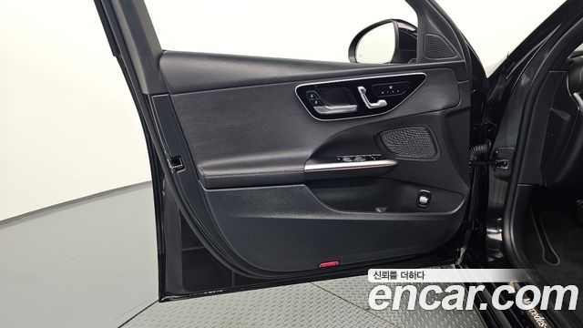Mercedes-Benz C-Class 2023 — photo 14