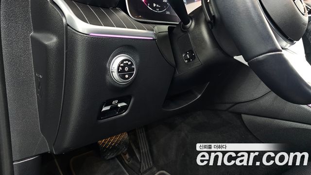 Mercedes-Benz C-Class 2023 — photo 27