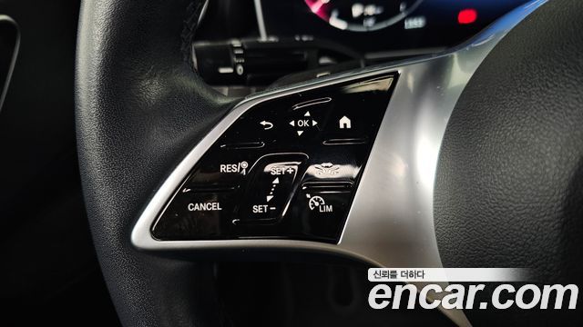 Mercedes-Benz C-Class 2023 — photo 28