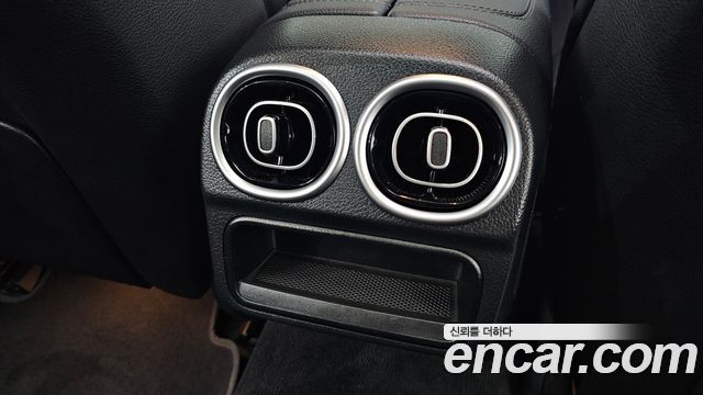 Mercedes-Benz C-Class 2023 — photo 32