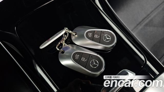 Mercedes-Benz C-Class 2023 — photo 33