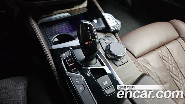 BMW 5-Series 2017 — photo 12