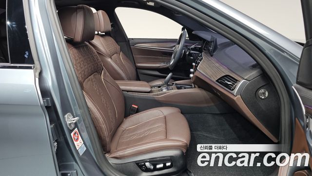BMW 5-Series 2017 — photo 17