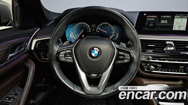 BMW 5-Series 2017 — photo 19