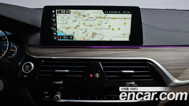 BMW 5-Series 2017 — photo 20