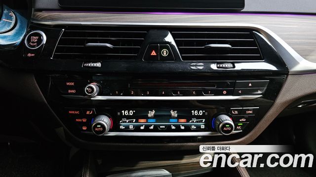 BMW 5-Series 2017 — photo 24