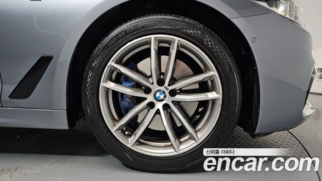 BMW 5-Series 2017 — photo 7