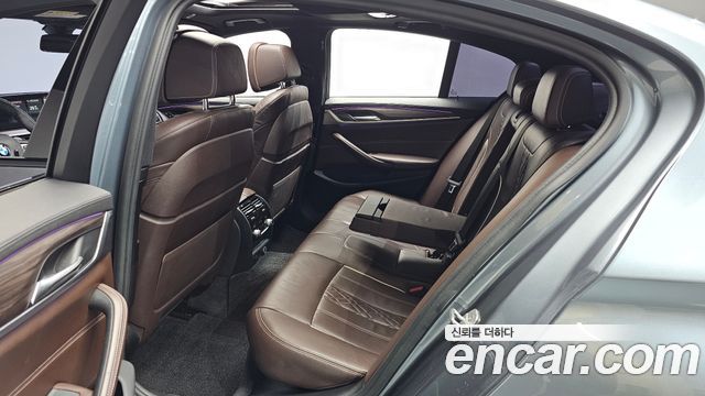 BMW 5-Series 2017 — photo 16