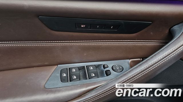 BMW 5-Series 2017 — photo 30