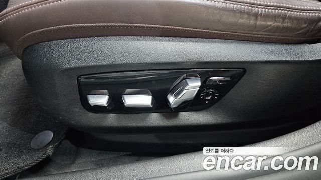 BMW 5-Series 2017 — photo 31