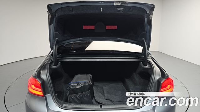 BMW 5-Series 2017 — photo 34