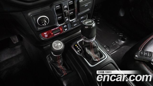 Jeep Wrangler 2021 — photo 9