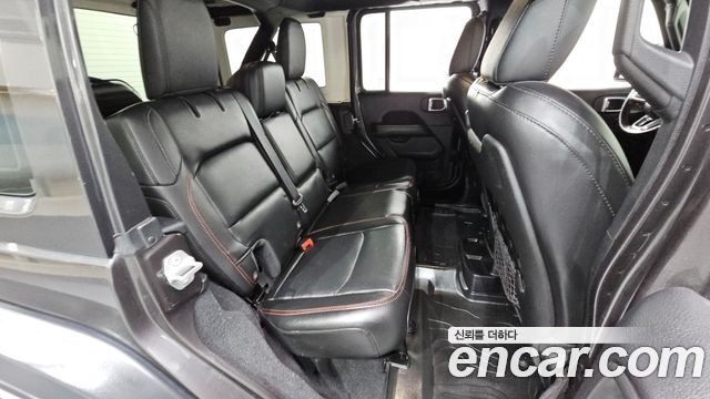 Jeep Wrangler 2021 — photo 11