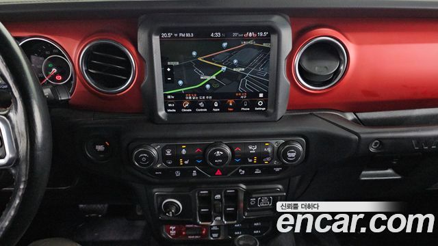 Jeep Wrangler 2021 — photo 13