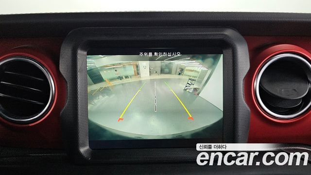 Jeep Wrangler 2021 — photo 14