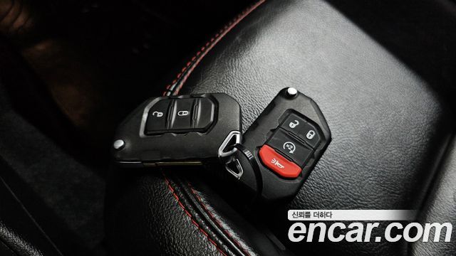 Jeep Wrangler 2021 — photo 18