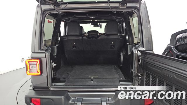 Jeep Wrangler 2021 — photo 20