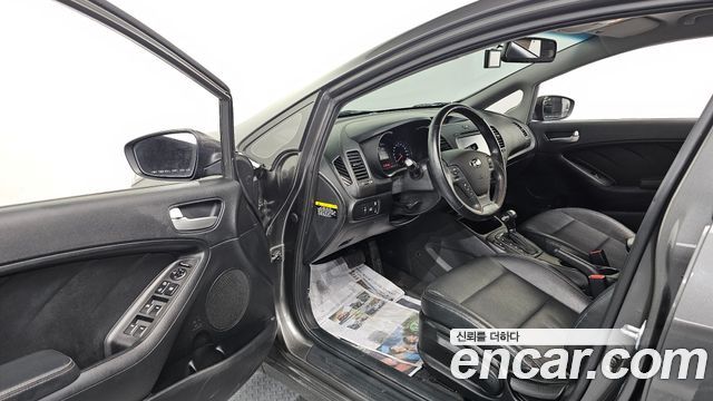 Kia K3 2013 — photo 13