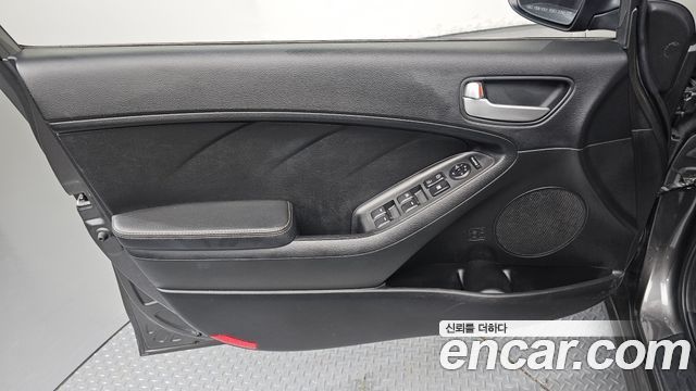 Kia K3 2013 — photo 14