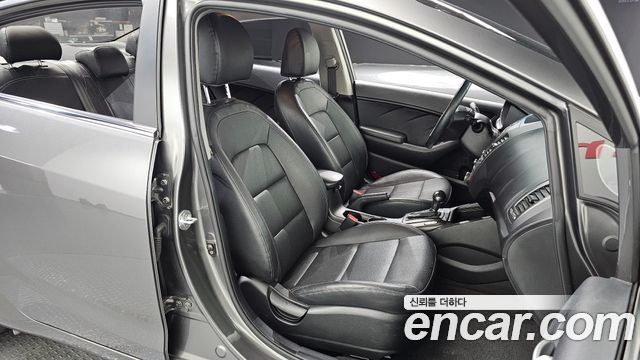 Kia K3 2013 — photo 16