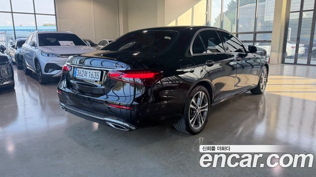 Mercedes-Benz E-Class 2022 — photo 2