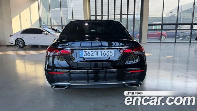 Mercedes-Benz E-Class 2022 — photo 4