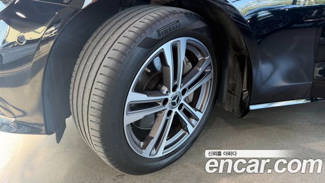 Mercedes-Benz E-Class 2022 — photo 5