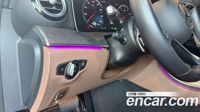 Mercedes-Benz E-Class 2022 — photo 9