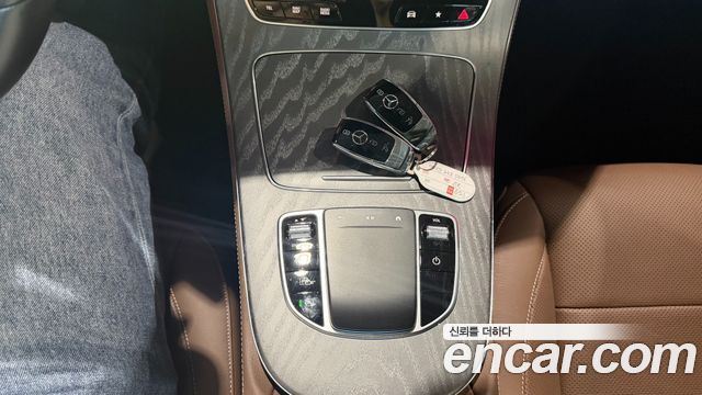 Mercedes-Benz E-Class 2022 — photo 14