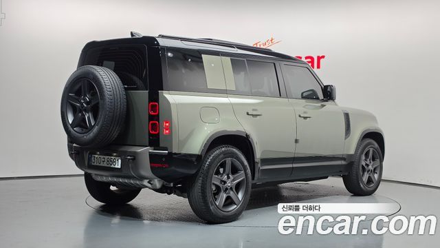 Land Rover Defender 2025 — photo 2